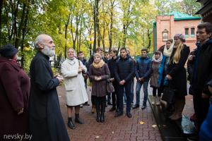 12 октября студенты Института теологии первого и второго курсов побывали на экскурсии в храме св. Александра Невского на Военном кладбище г. Минска. 12 октября студенты Института теологии первого и второго курсов побывали на экскурсии в храме св. Александра Невского на Военном кладбище г. Минска.